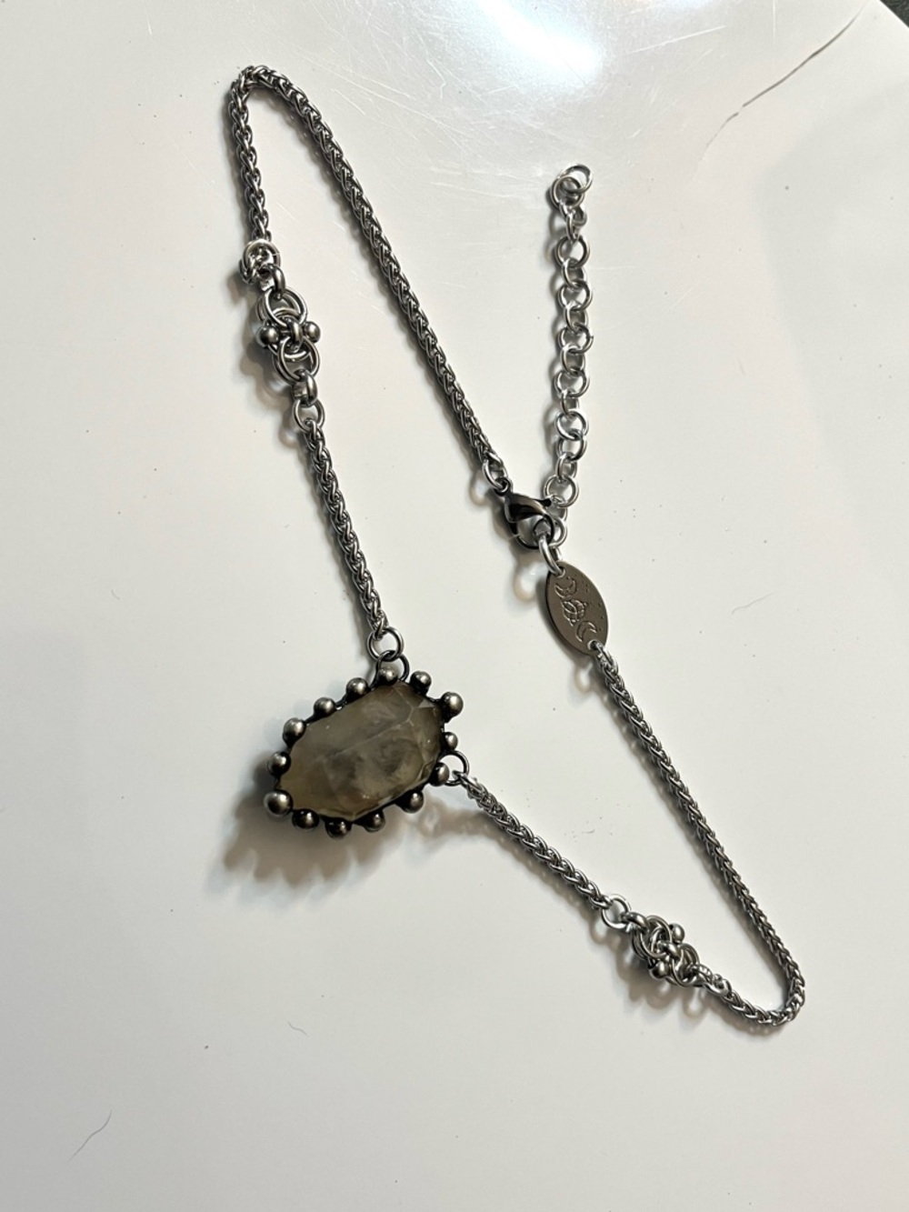showing something - Picture 5 of 12